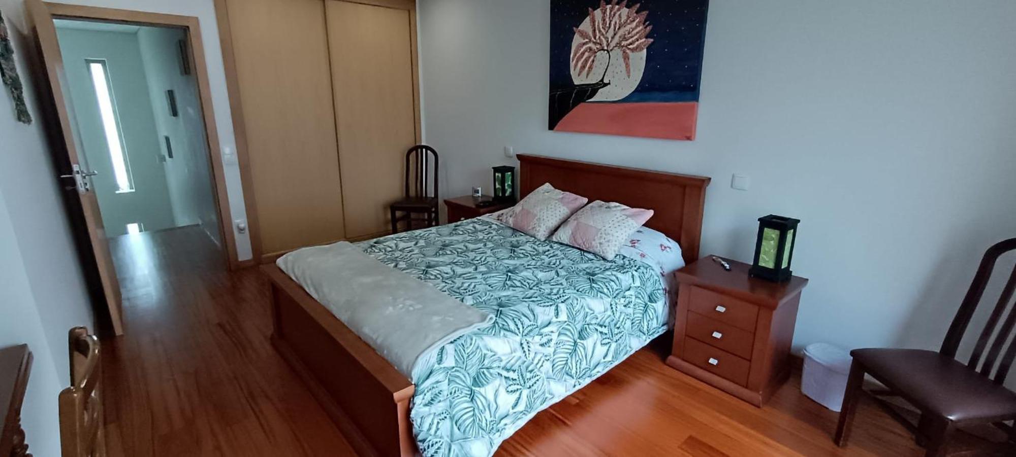 Private Bathroom Room Shared Kitchen Порто Екстериор снимка
