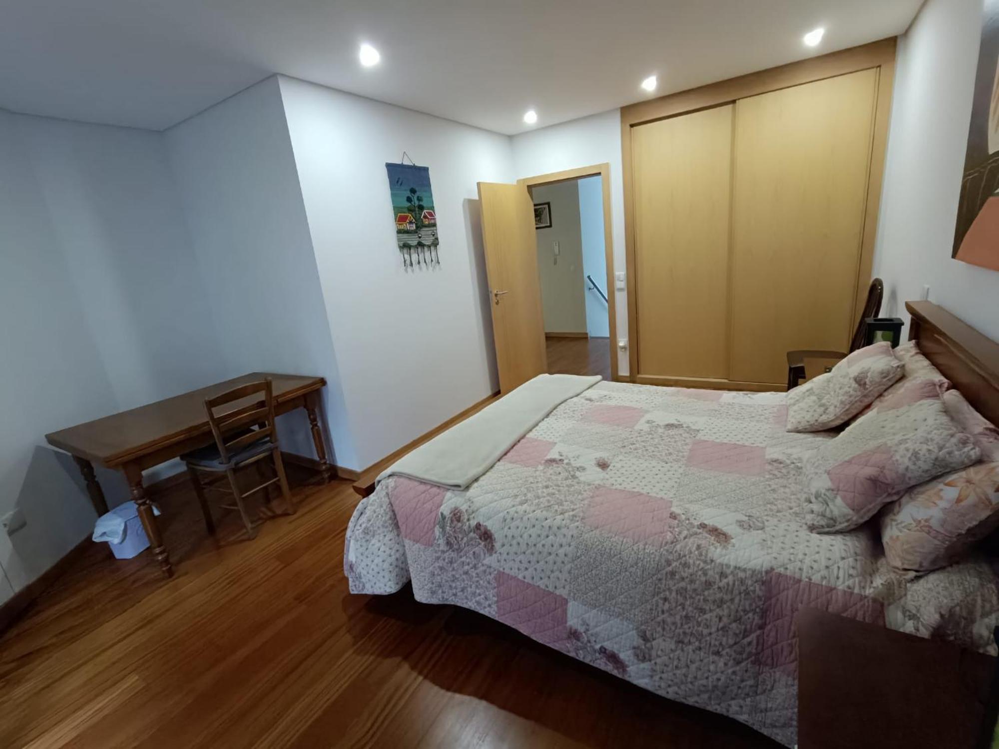 Private Bathroom Room Shared Kitchen Порто Екстериор снимка