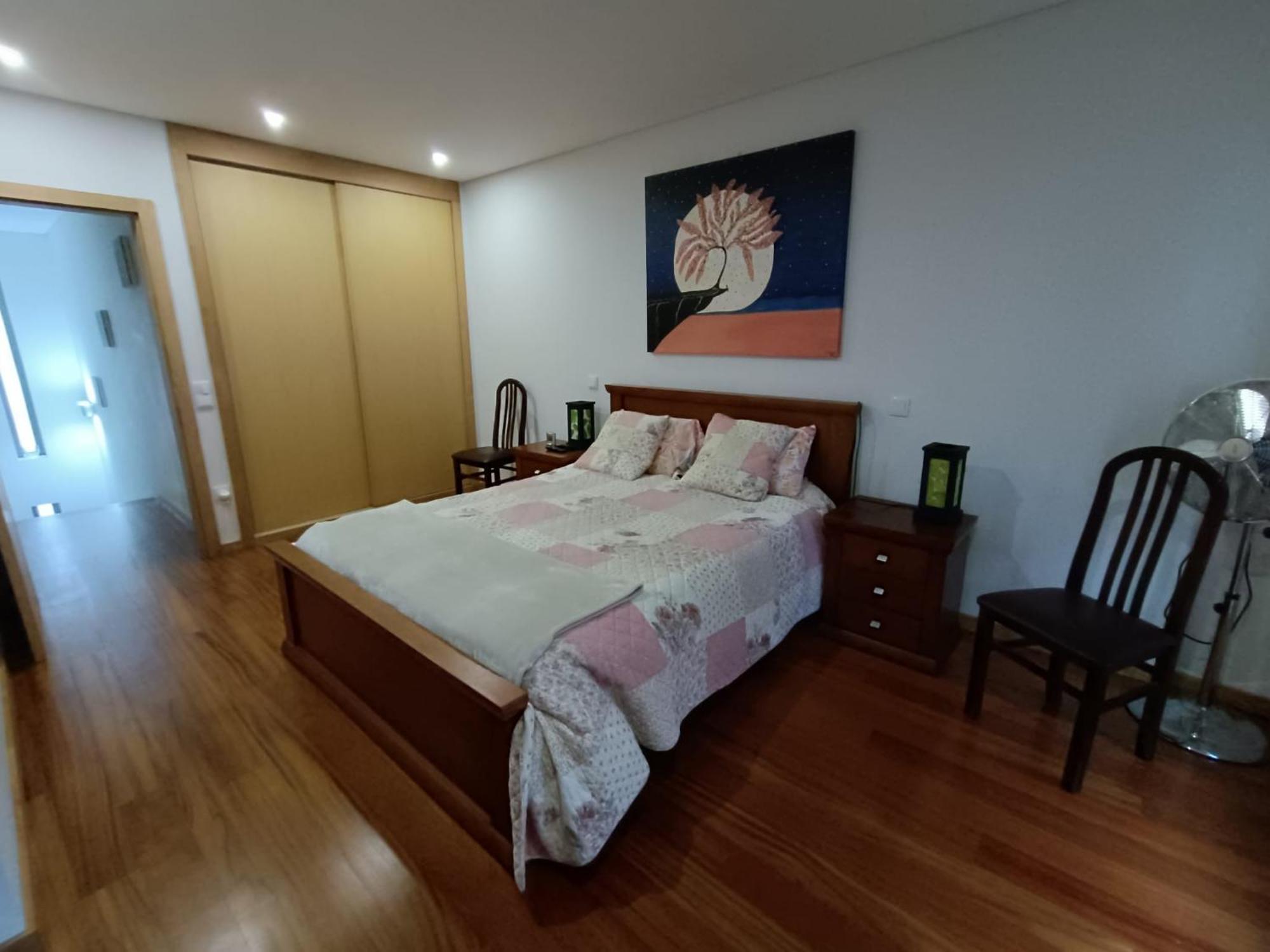 Private Bathroom Room Shared Kitchen Порто Екстериор снимка